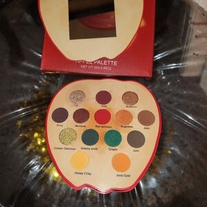 Dede's Signature Apple palette